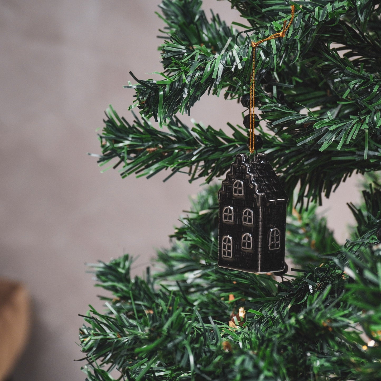 Kersthanger - Huisje - Keramiek - Zwart - 3,5x2x6,5cm