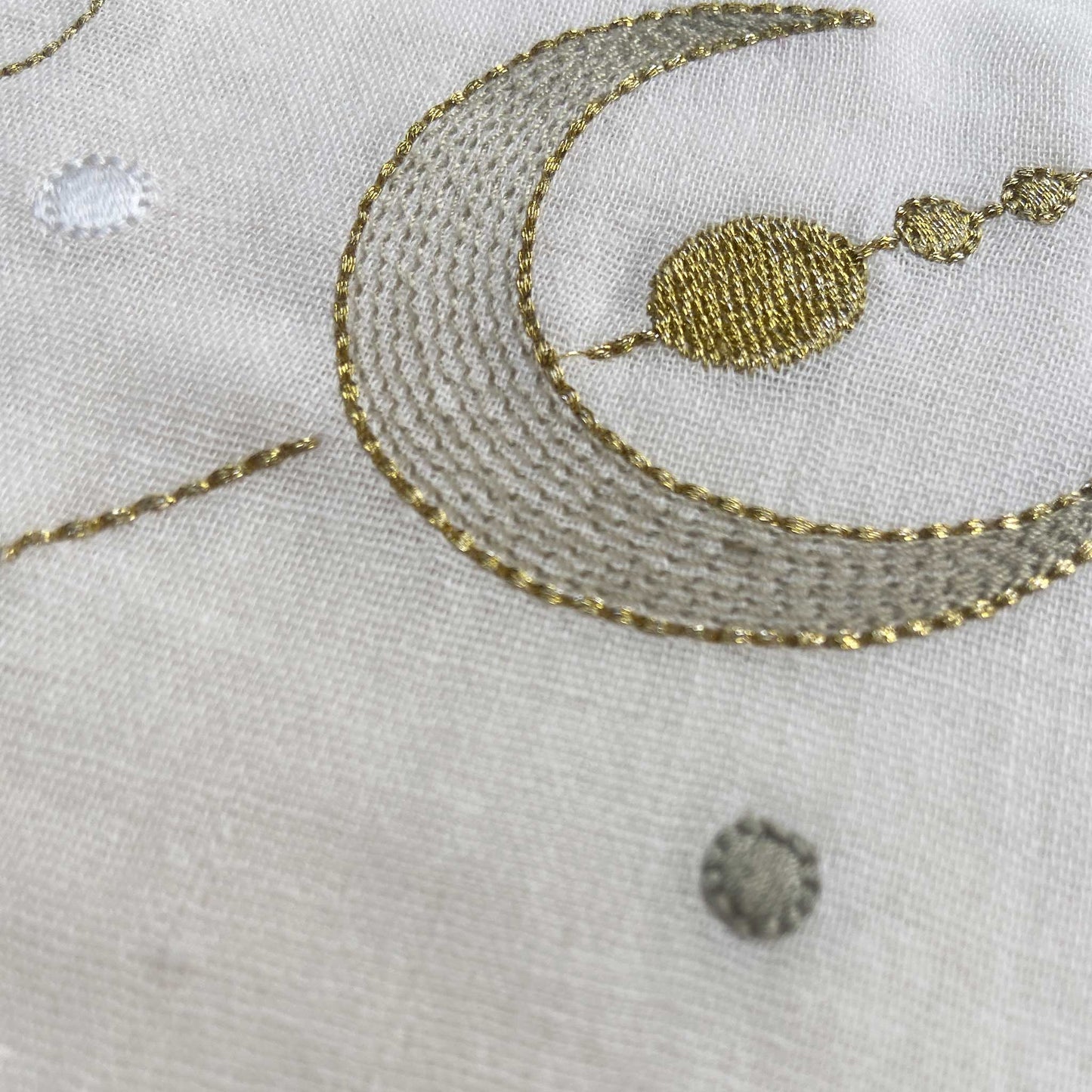 AQUARIUS JAN 20-FEB 18