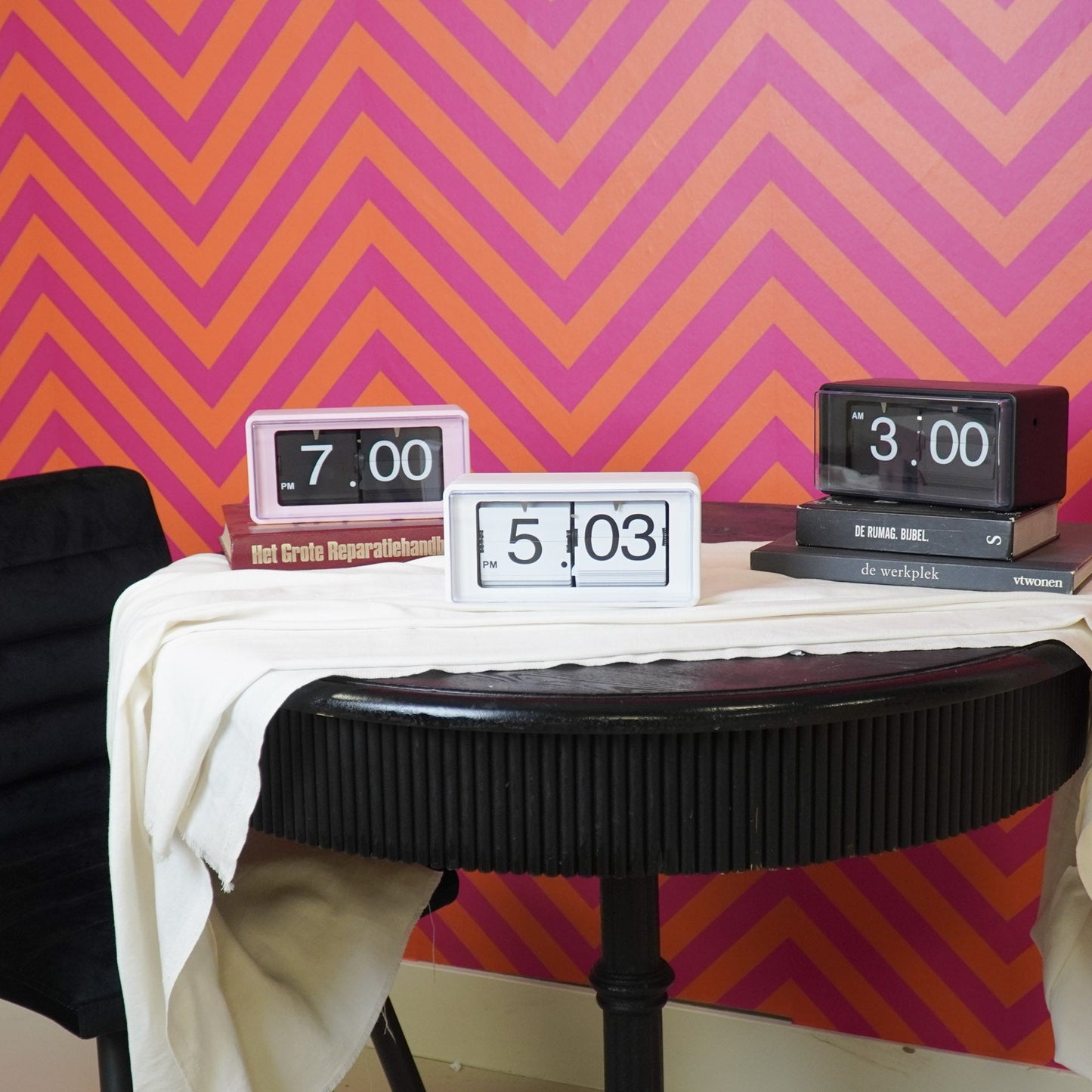 Klok- Kast Klok Flip Over- Zwart - 22x13x11,5cm