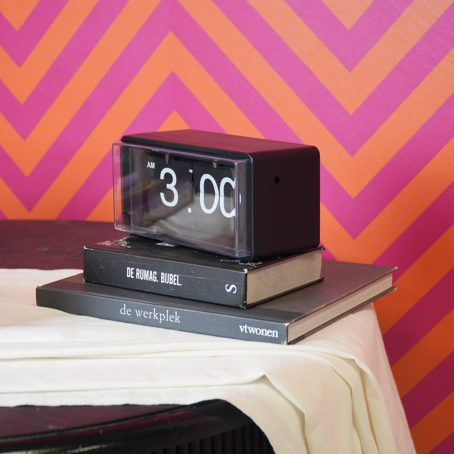 Klok- Kast Klok Flip Over- Zwart - 22x13x11,5cm