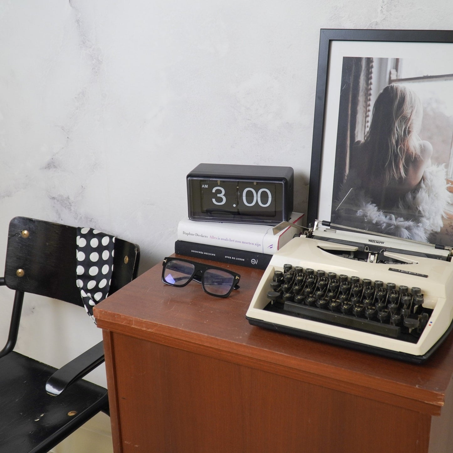 Klok- Kast Klok Flip Over- Zwart - 22x13x11,5cm