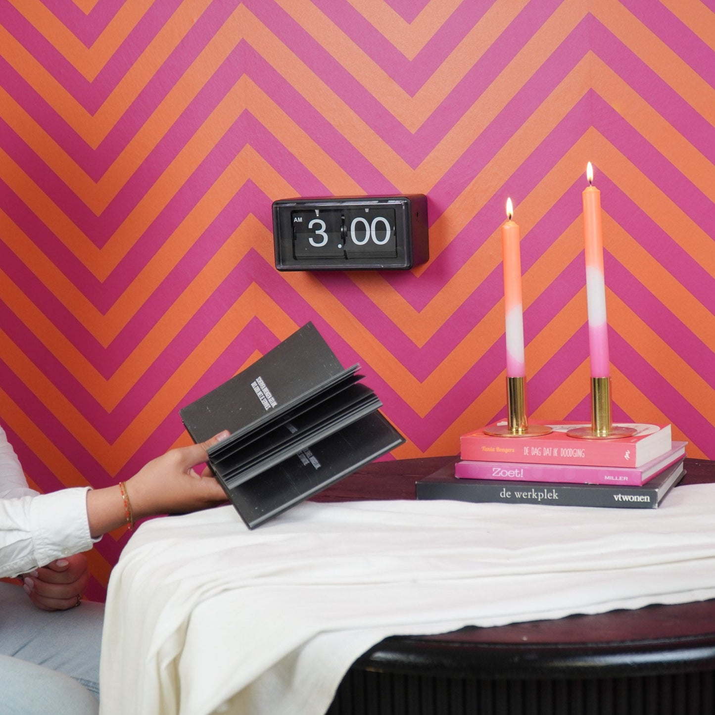 Klok- Kast Klok Flip Over- Zwart - 22x13x11,5cm